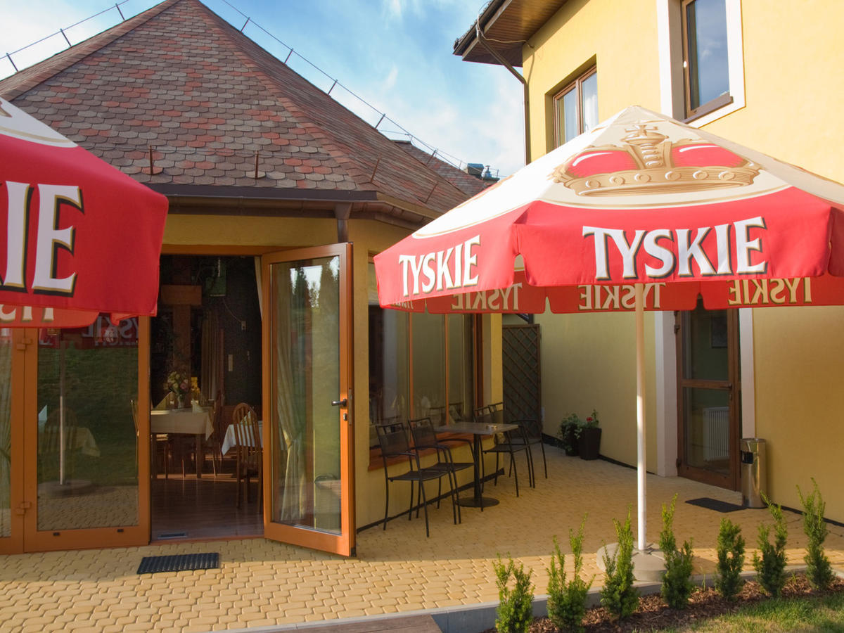 Hotel Kochanow Kochanow  Экстерьер фото