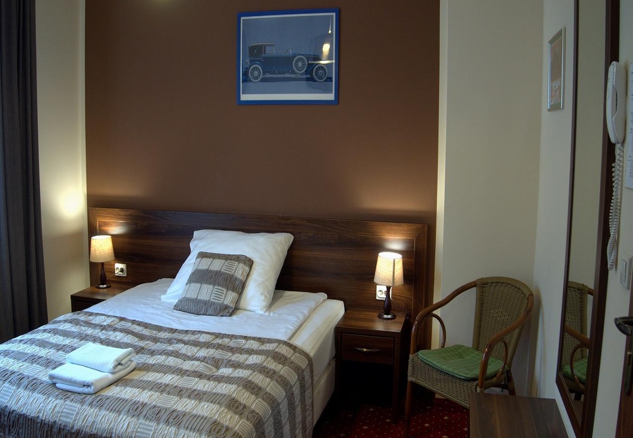 Hotel Kochanow Kochanow  Экстерьер фото
