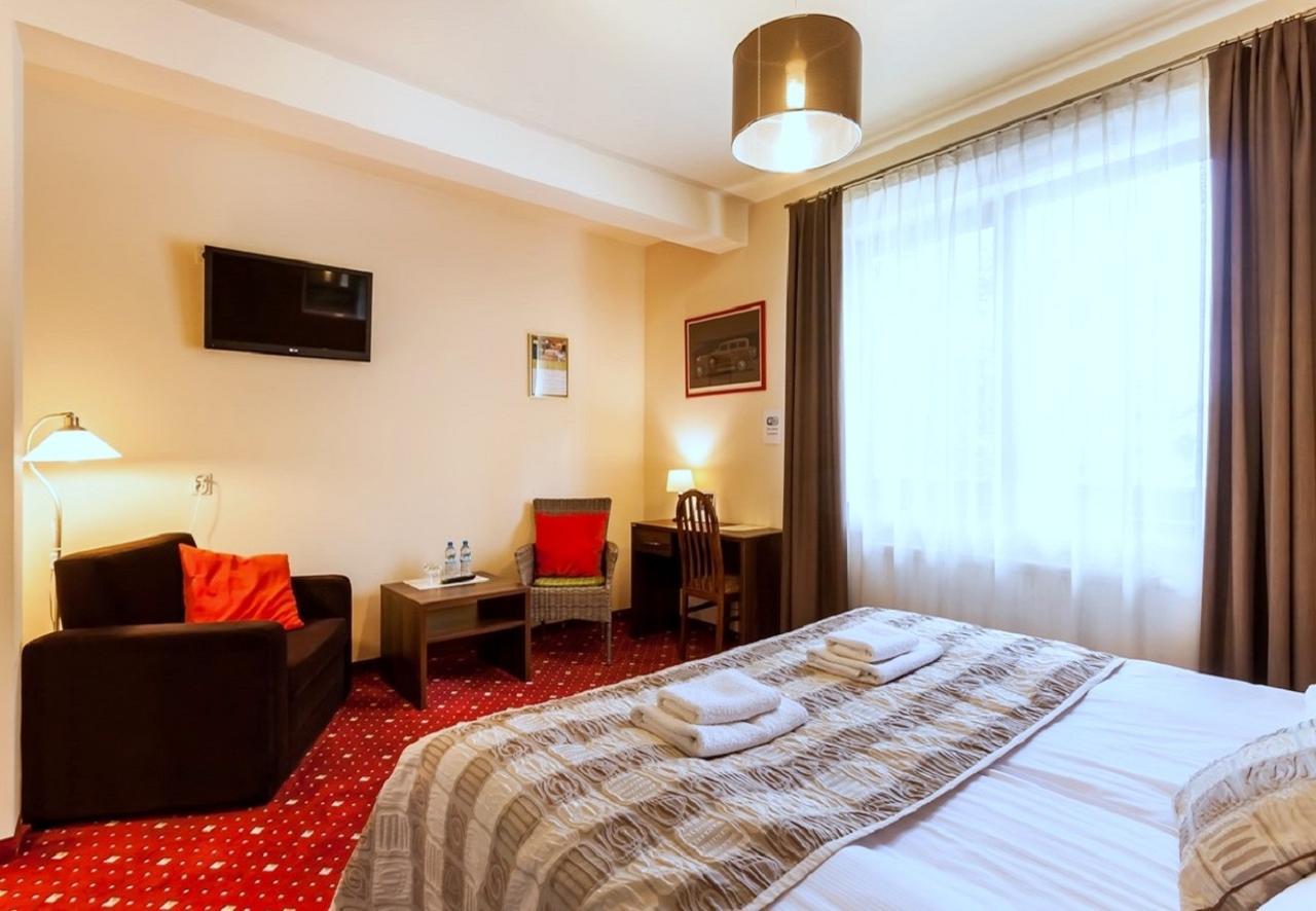 Hotel Kochanow Kochanow  Экстерьер фото