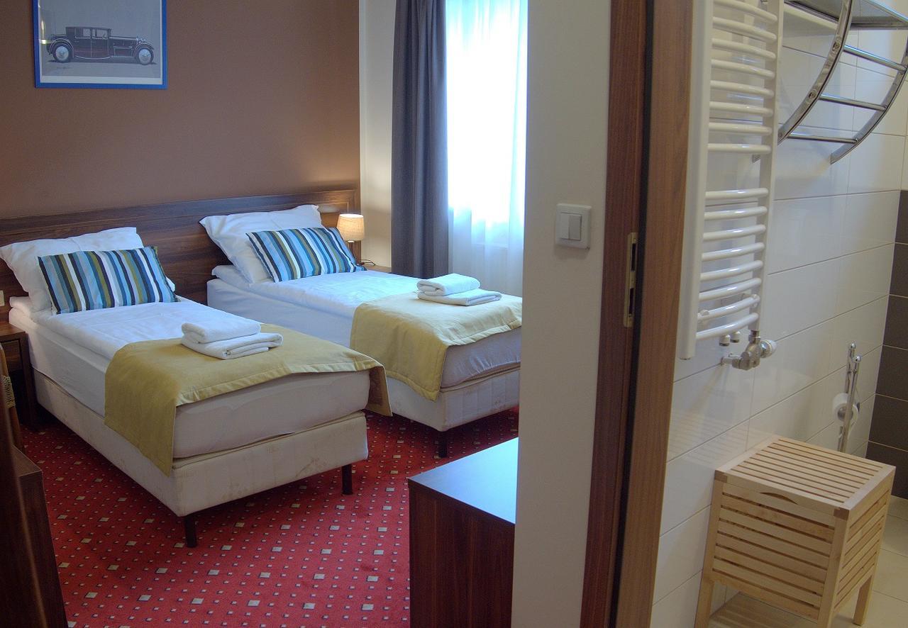 Hotel Kochanow Kochanow  Экстерьер фото