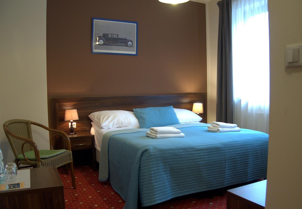 Hotel Kochanow Kochanow  Экстерьер фото