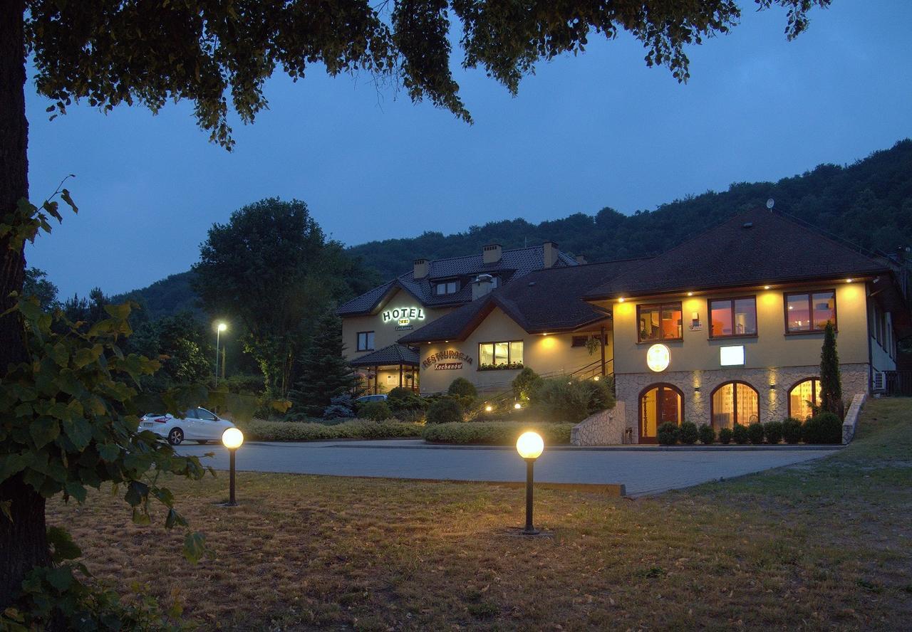Hotel Kochanow Kochanow  Экстерьер фото