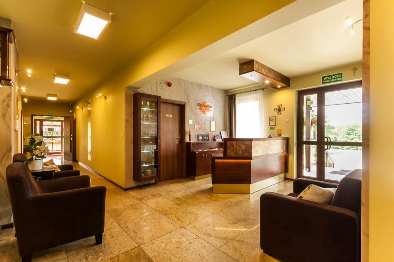 Hotel Kochanow Kochanow  Экстерьер фото